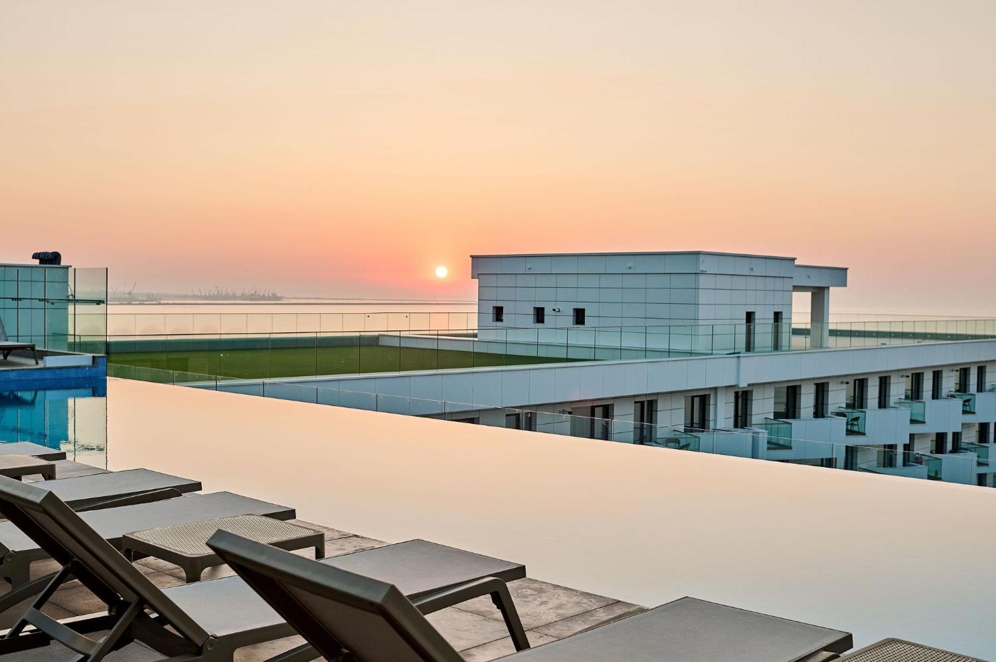 Summer Residence Apartment In Infinity Beach Resort - Parking Mamaia Εξωτερικό φωτογραφία